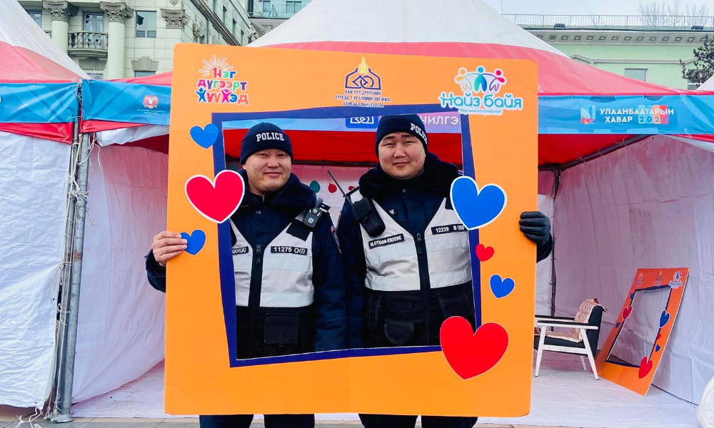 📌Сүхбаатарын талбайд “Улаанбаатарын хавар 2026" нэгдсэн арга хэмжээг зохион байгуулагдаж байна. 
✅Өнөөдөр Хан-Уул дүүргийн Хүүхэд гэр бүлийн хөгжил хамгааллын хэлтсээс тус өдөрлөгийн хүрээнд иргэд, гэр бүл, хүүхдэд чиглэсэн олон талт арга хэмжээнүүдийг зохион байгуулж, сэтгэл зүй, хууль эрх зүйн зөвлөгөө өгч ажиллаж байна.